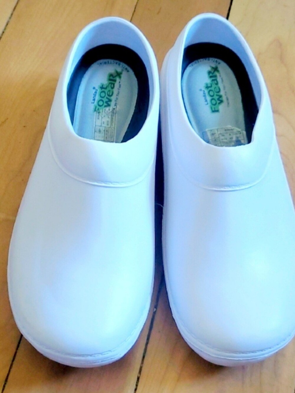 Landau White W/M Nursing Slip-On Clog NWOT
